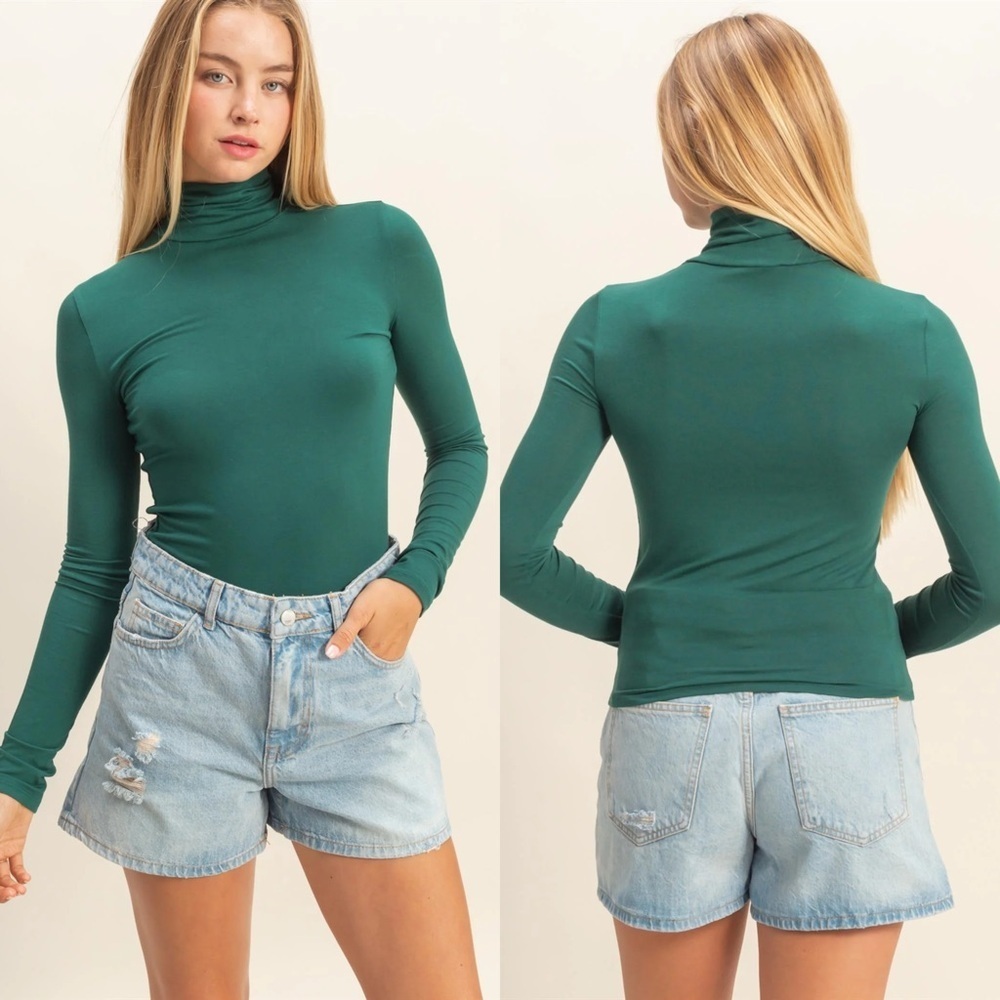 NEW HYFVE Green Stretch Rayon Turtleneck Long Sleeve Fitted Top Size Medium
